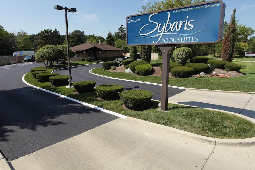 Sybaris Pool Suites Northbrook - Adults Only Glenview Eksteriør billede
